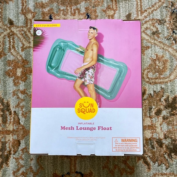 Sun Squad Bundle of New Blow Up Pool Toys (Comes With Original Box) - Picture 2 of 8